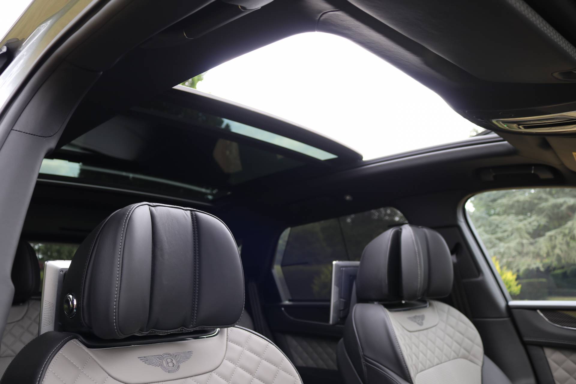 Bentley Bentayga V8