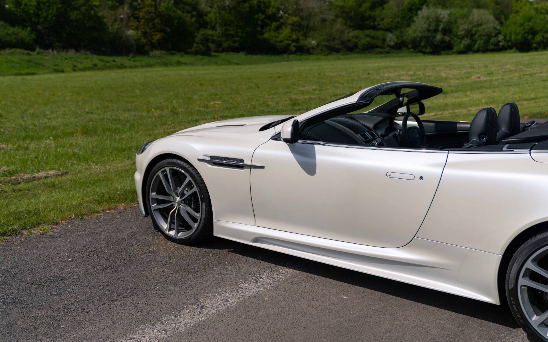 Aston Martin DBS