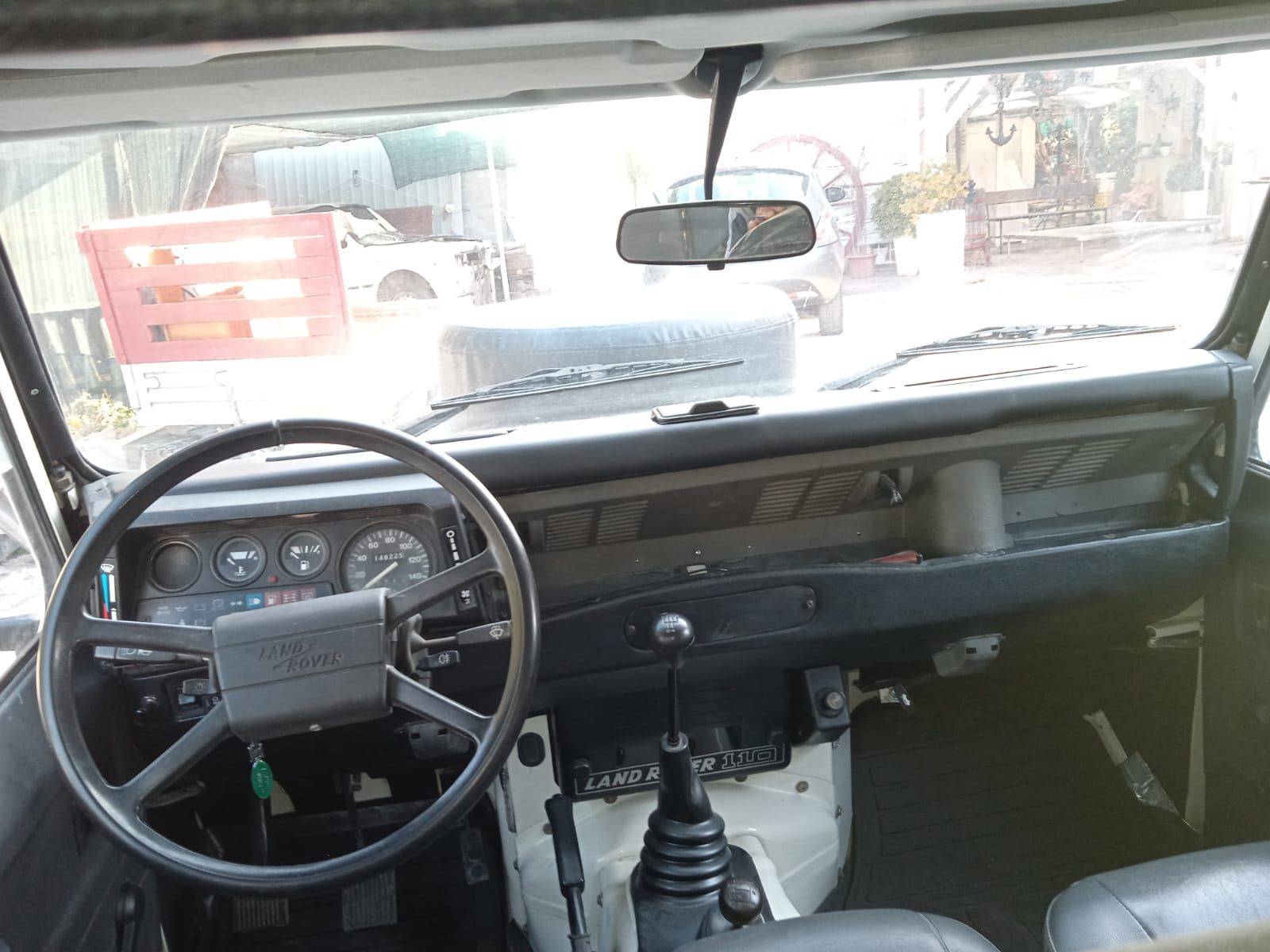 Land Rover Defender 110