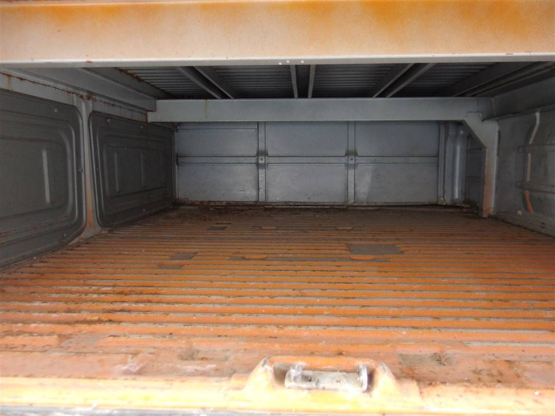 Volkswagen T2b pickup