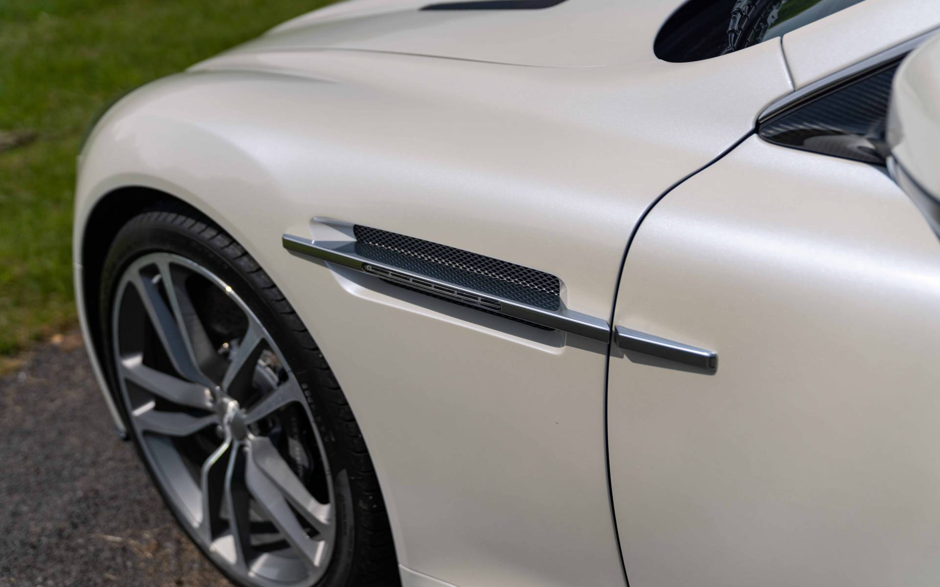Aston Martin DBS