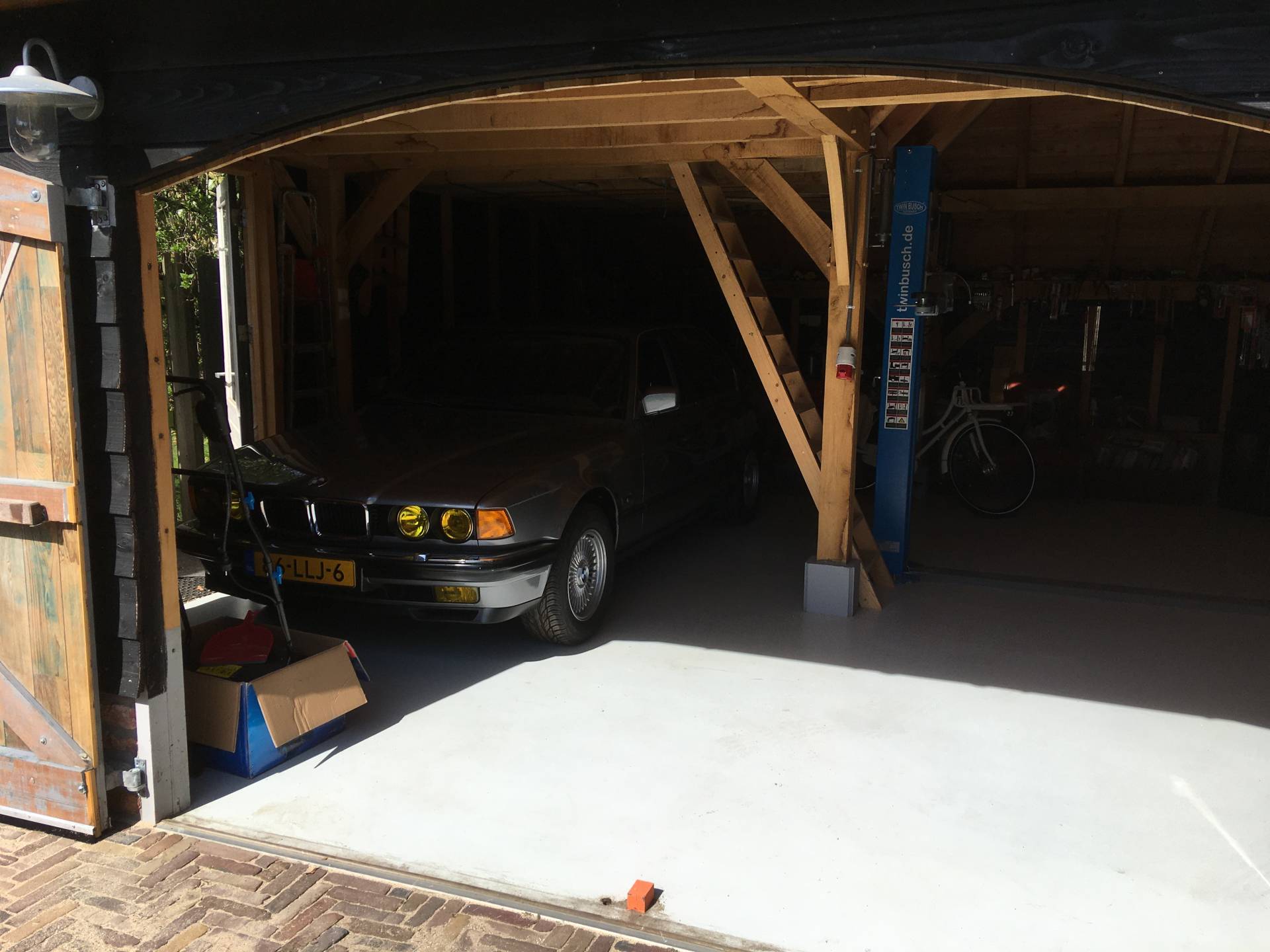 BMW 750i