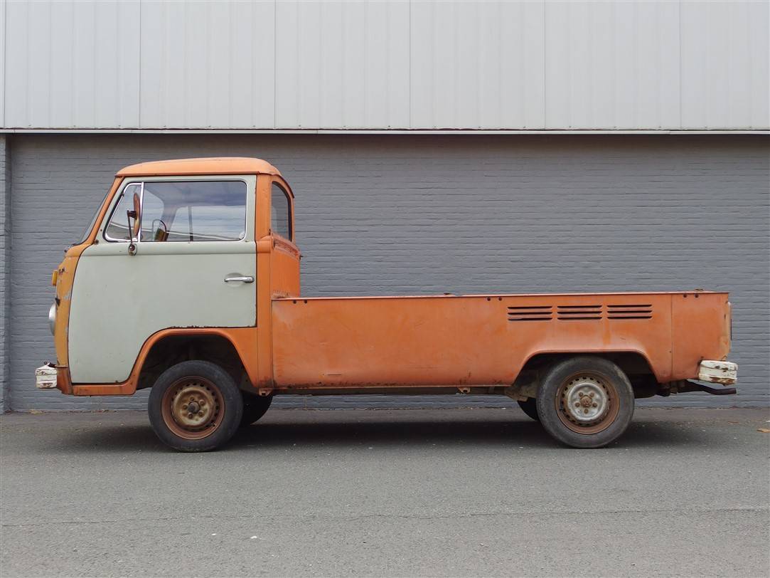 Volkswagen T2b pickup