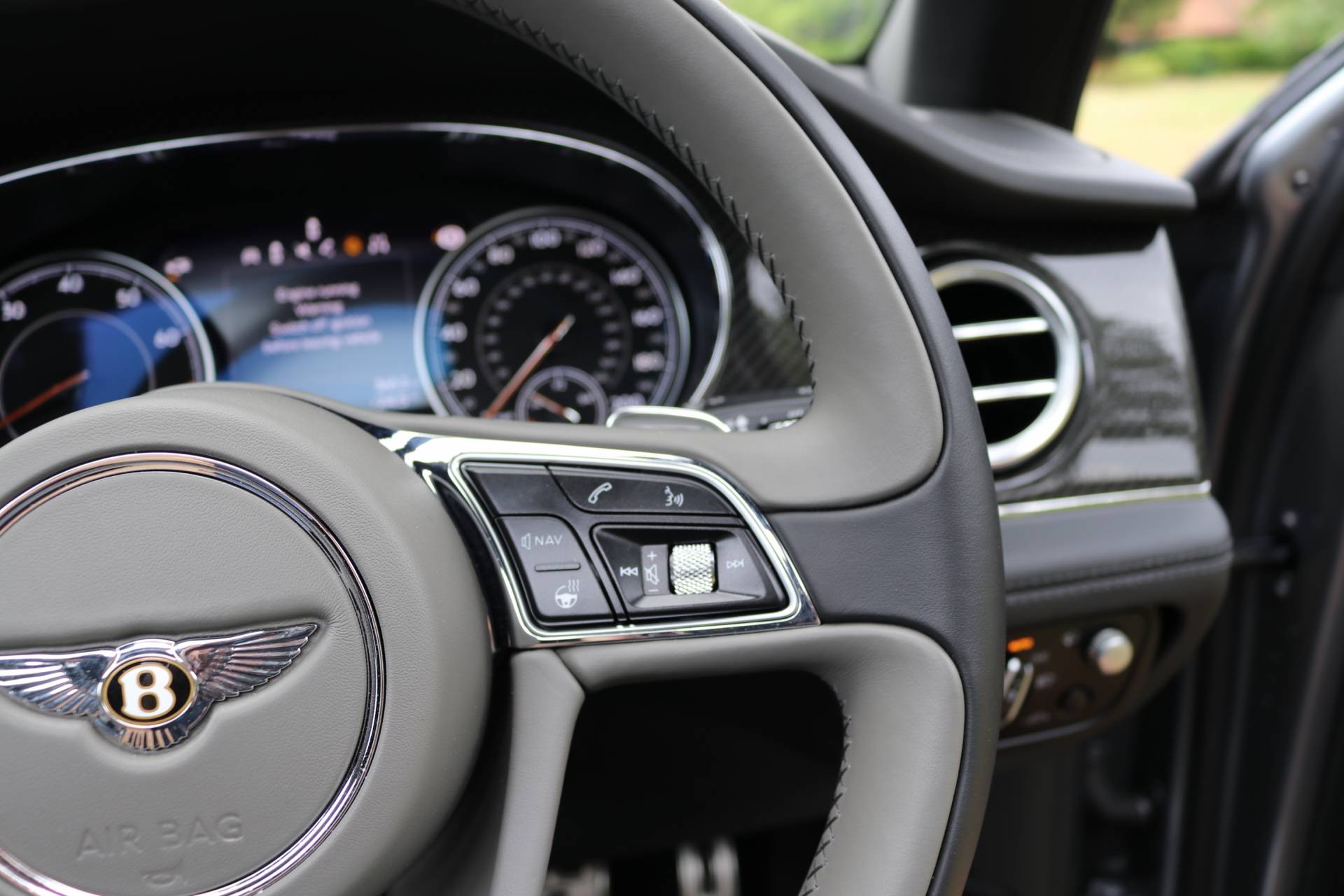 Bentley Bentayga V8