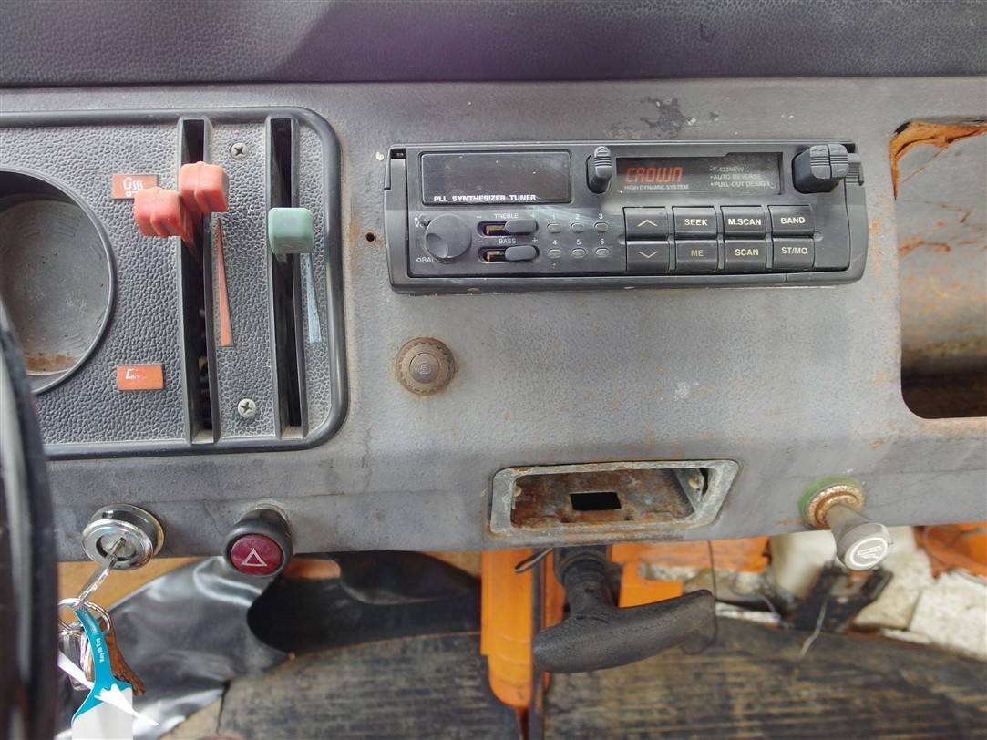 Volkswagen T2b pickup