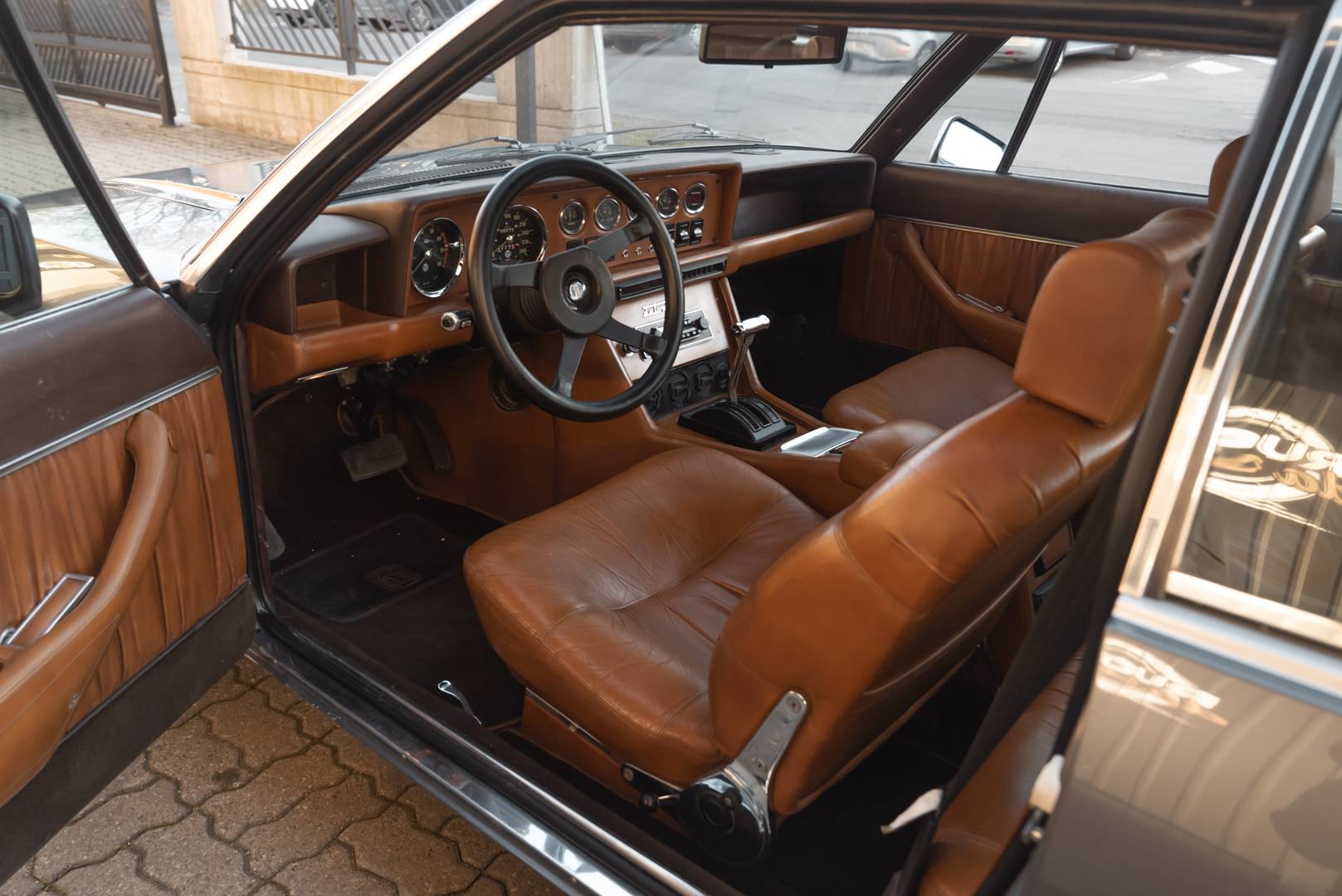 De Tomaso Longchamp