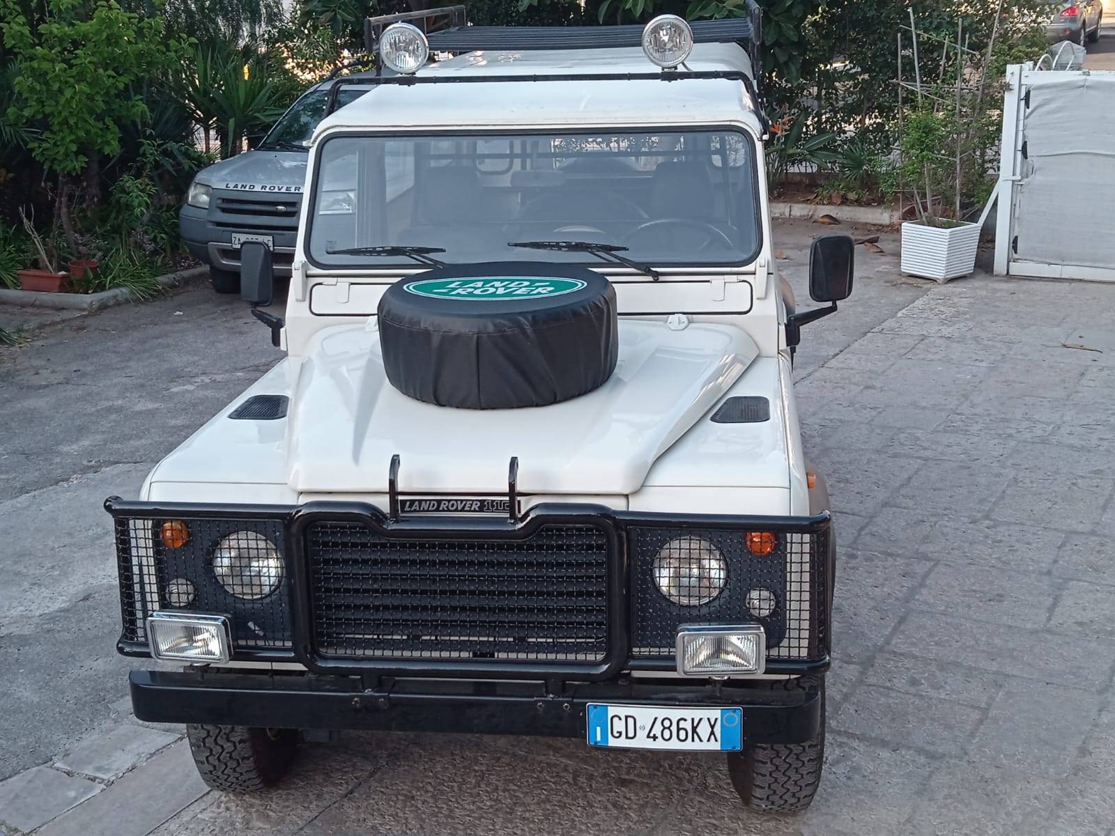 Land Rover Defender 110