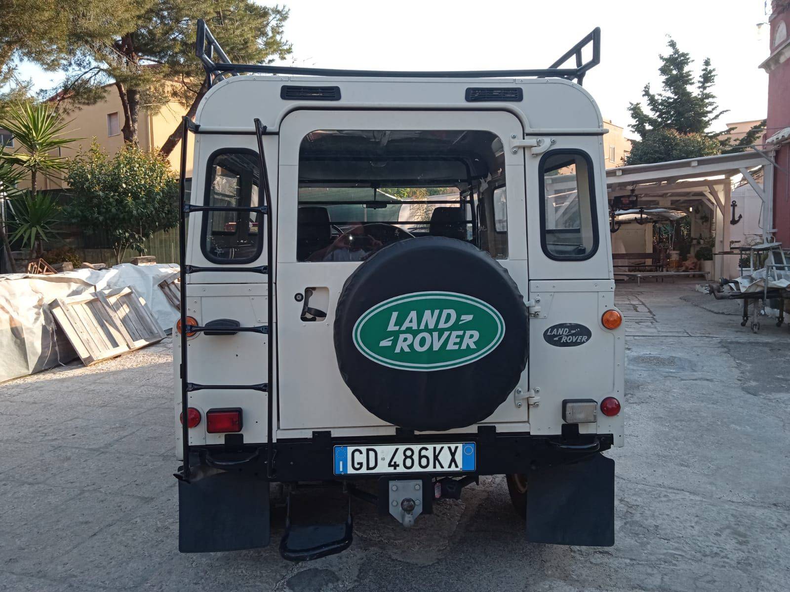Land Rover Defender 110
