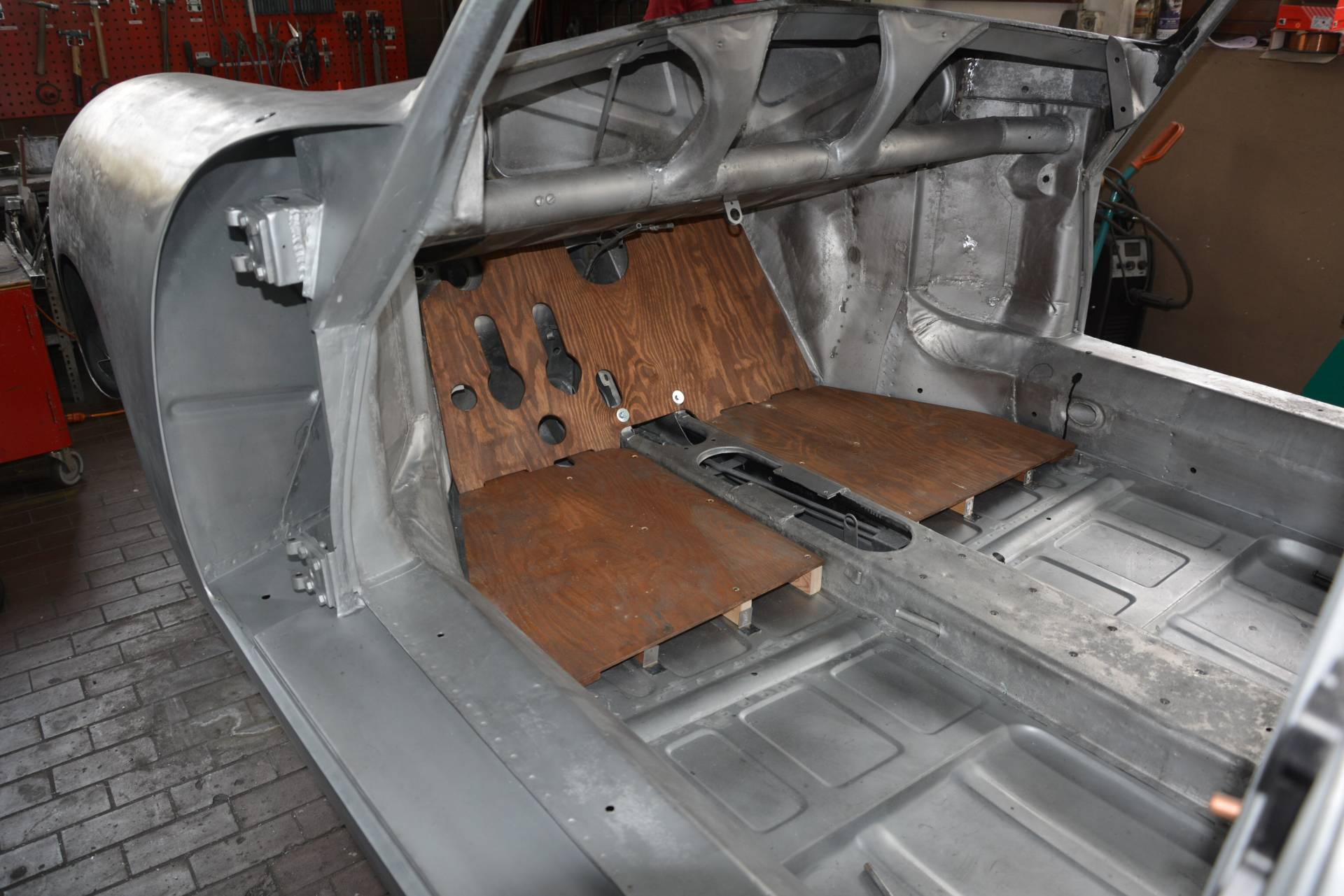 Porsche 356 1500 - Ansicht Rohkarosse aus Fahrersicht