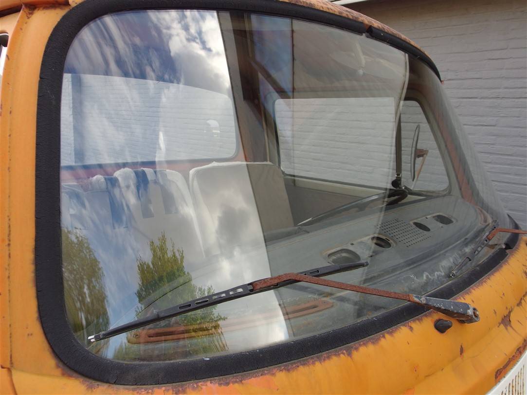 Volkswagen T2b pickup