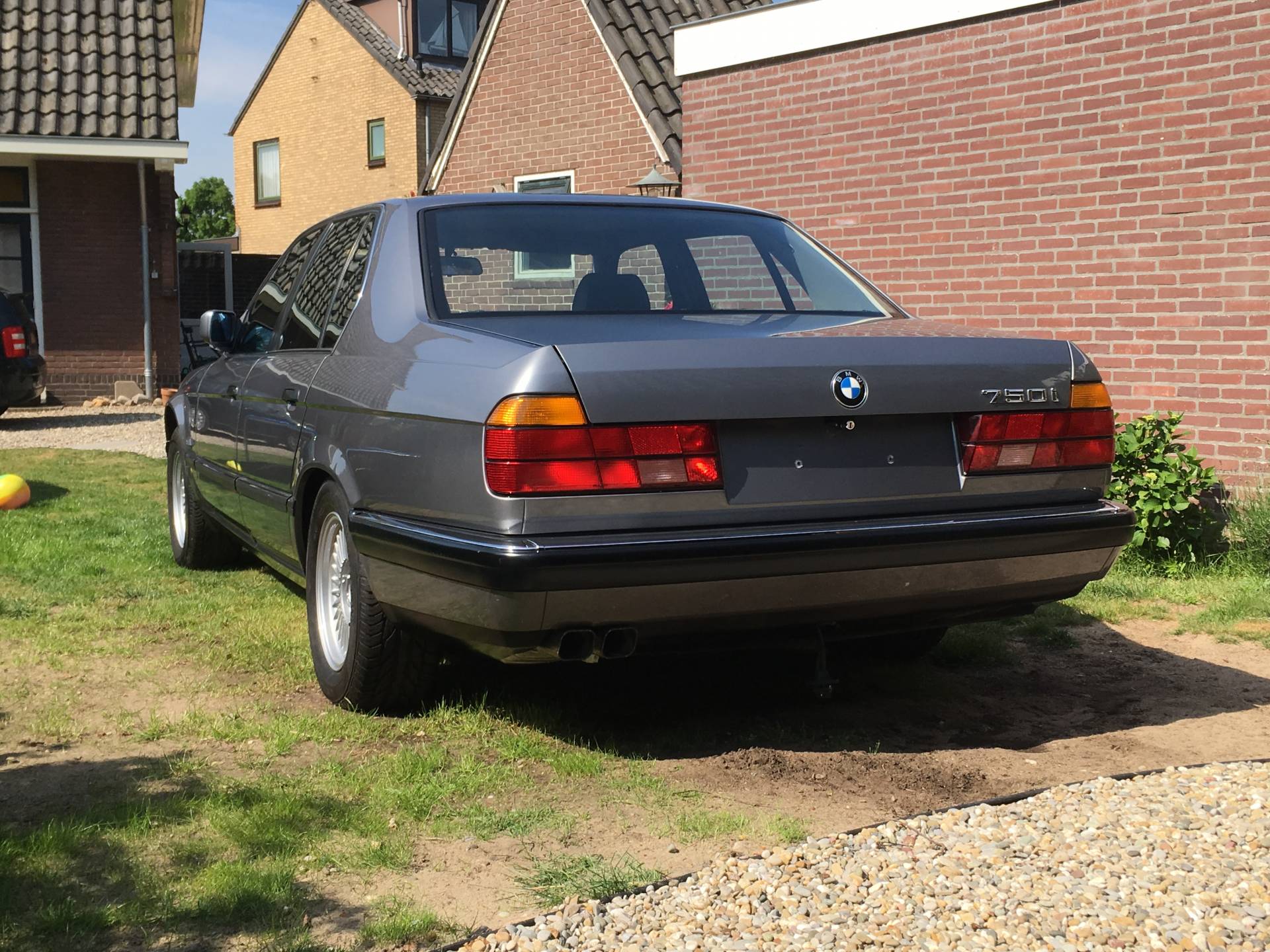 BMW 750i