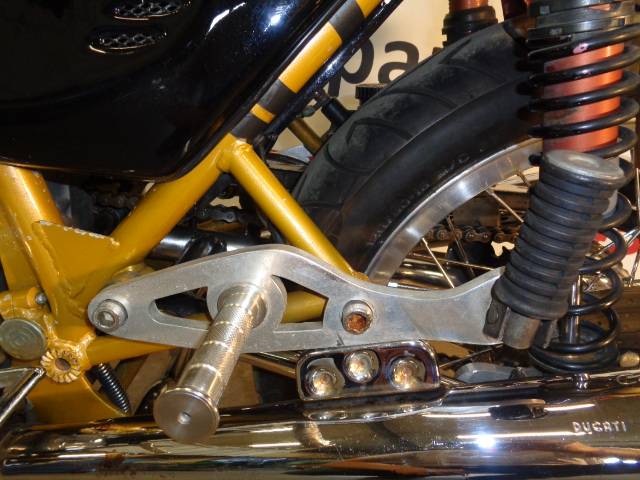 Ducati 900 SS