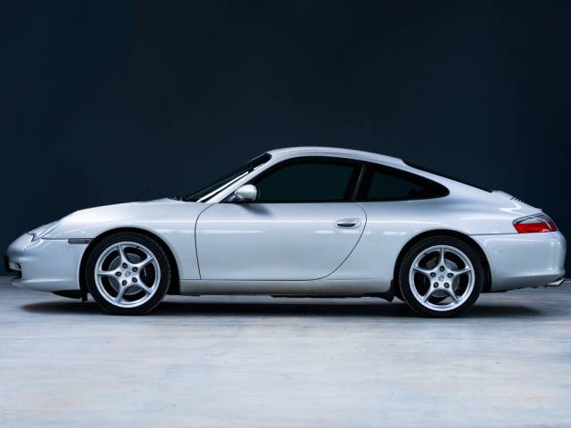 Porsche 911 Carrera - Profile