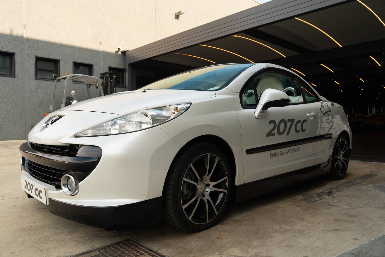 Zu Verkaufen: Peugeot 207 CC 1.6 VTi (2007) angeboten für 26.600 €