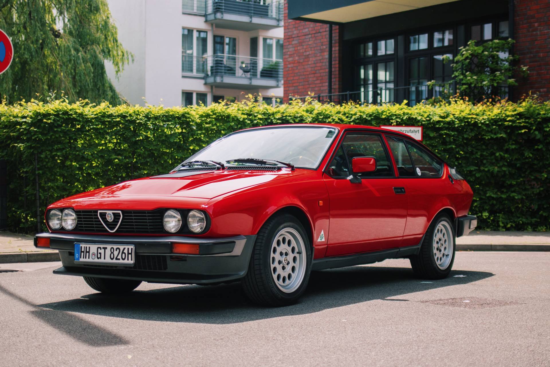 Alfa Romeo GTV 6/2.5 Coupe' 1981 Postcard 