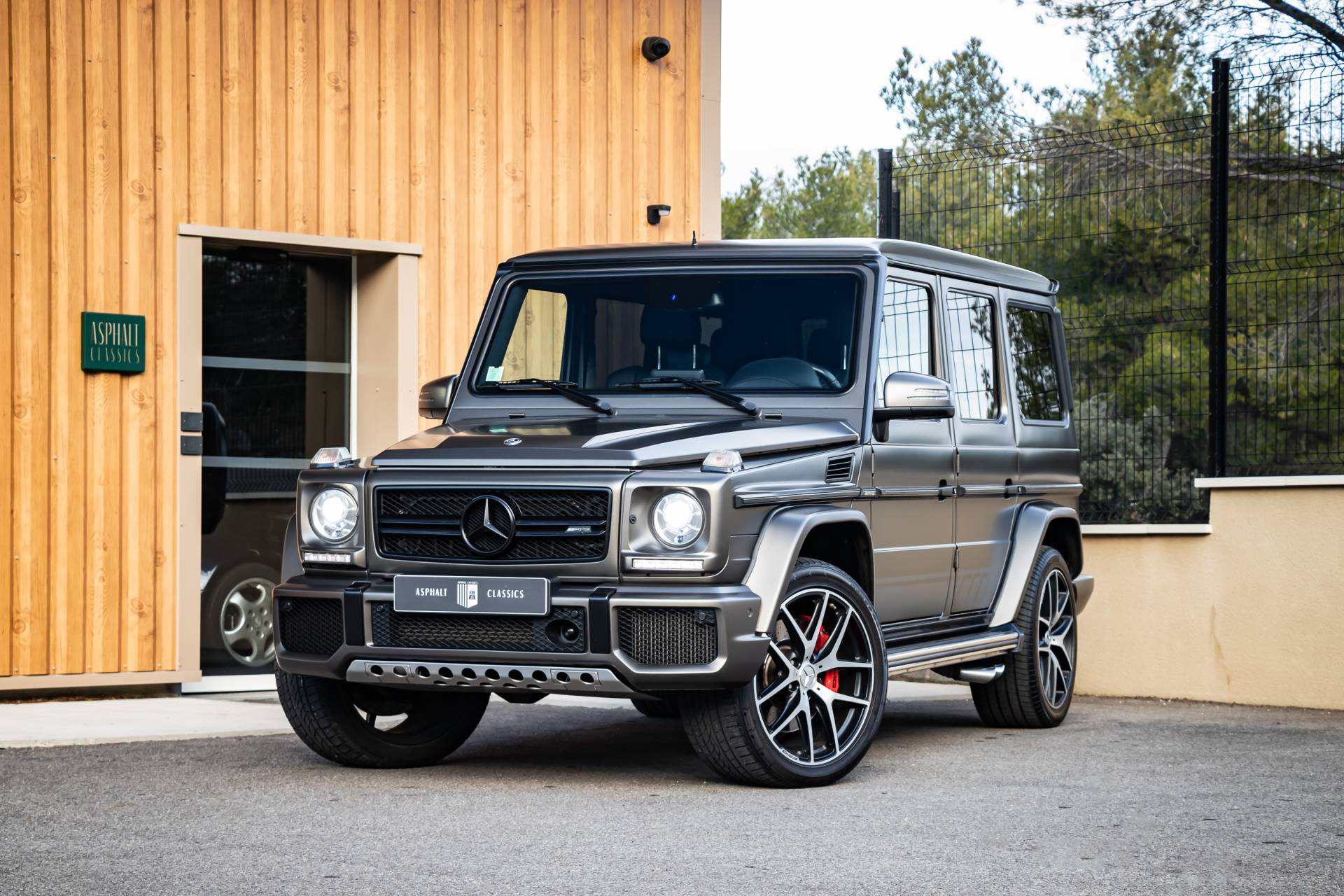 Classic Trader Reviews: The Mercedes-Benz G-Class Profile