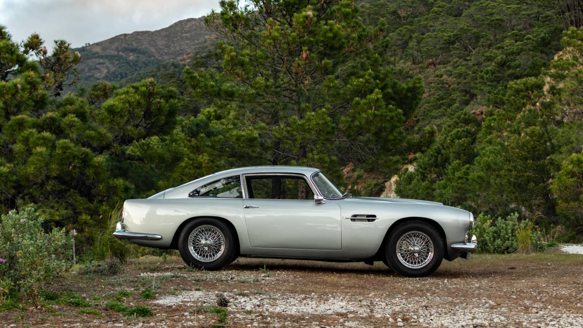 Aston martin db