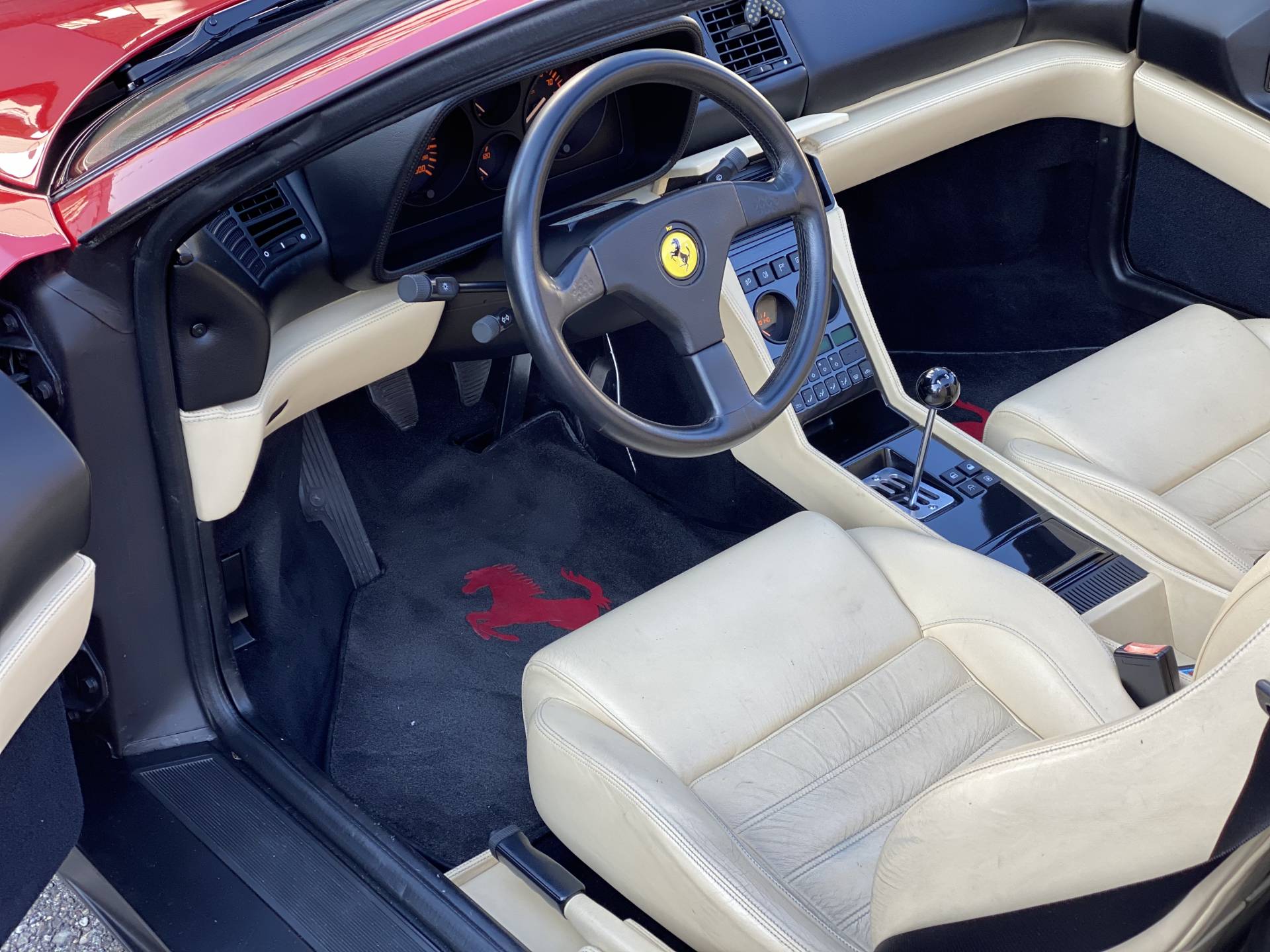 Ferrari 348 салон