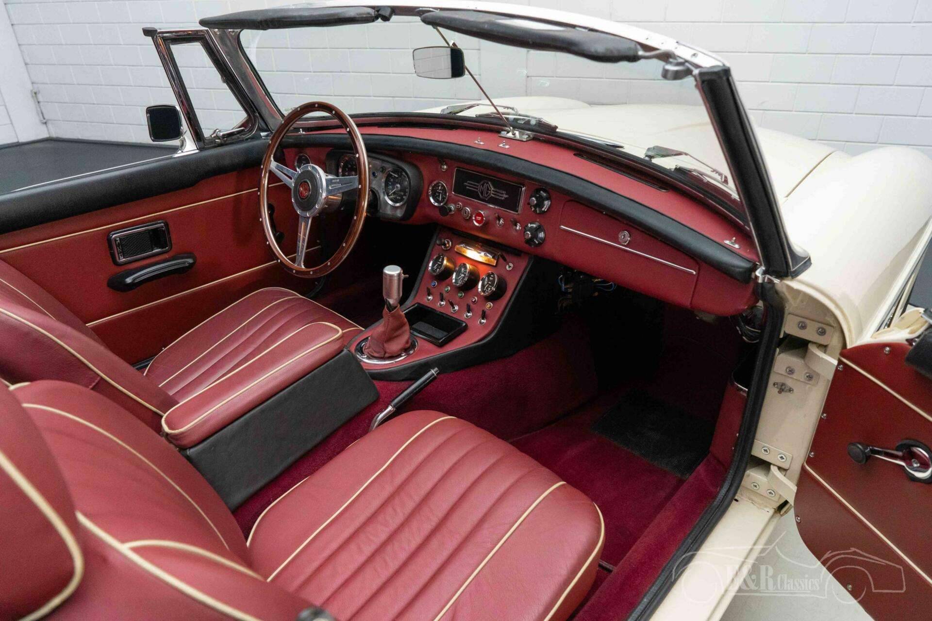 MG MGB GT V8 1973 En Vente Pour 49 950 mg-mgb-gt-v8-1973-en-vente-pour-49-950