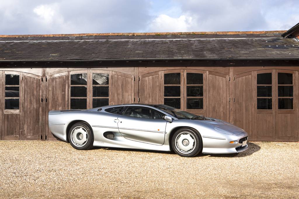 Jaguar XJ 220 (...