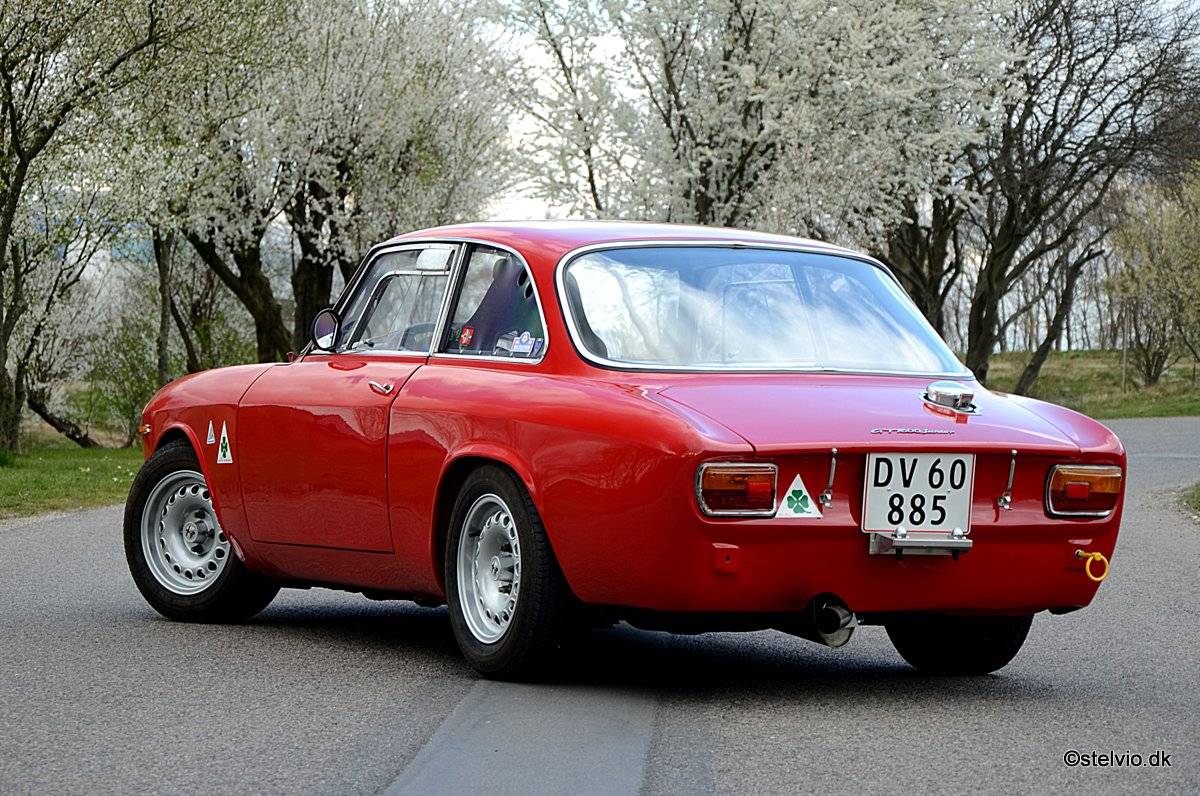 For Sale: Alfa Romeo Giulia GT 1300 Junior (1970) offered for GBP 35,773