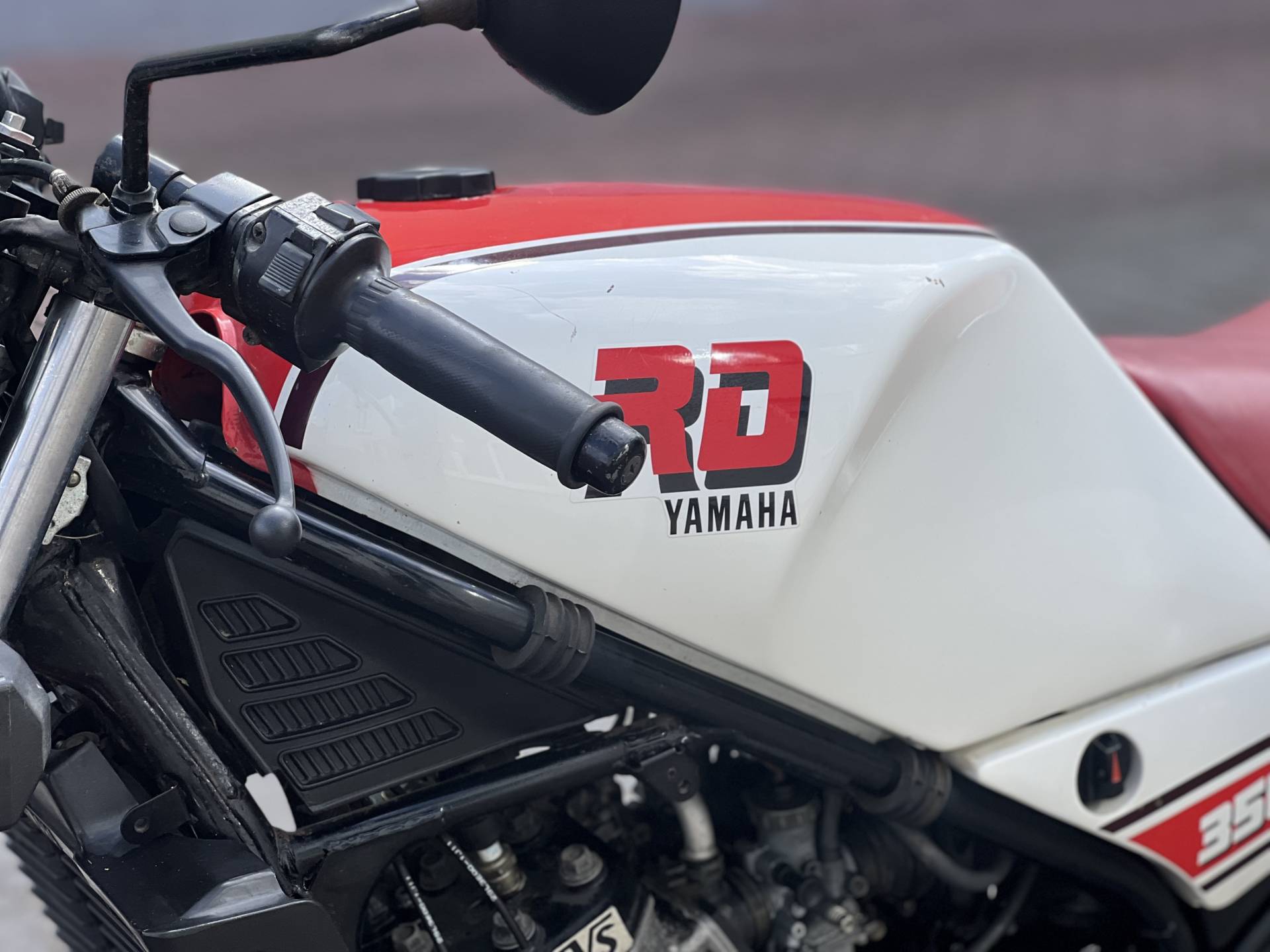 yamaha rd 350 on road price