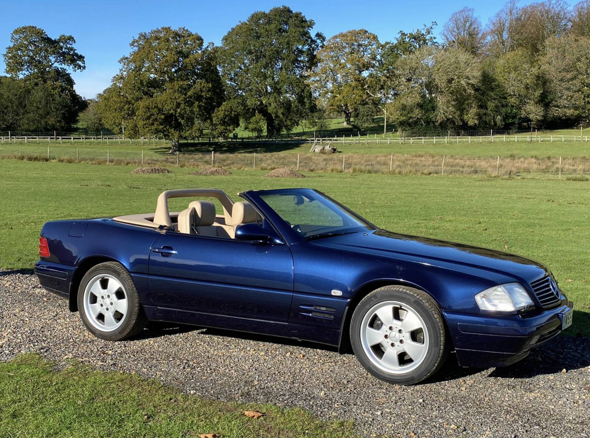 For Sale: Mercedes-Benz SL 320 (2000) offered for £17,995