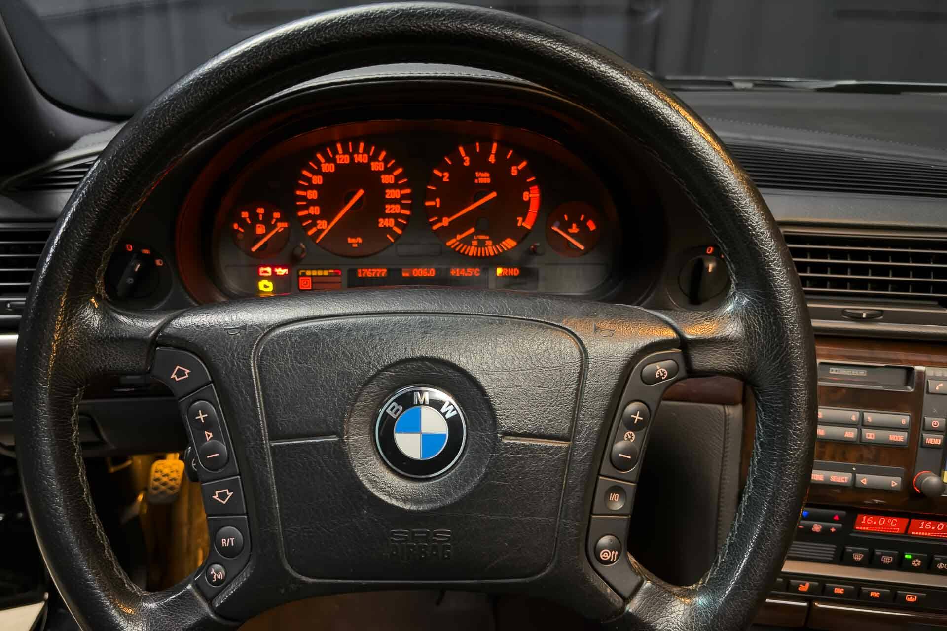 BMW 750i E38 2000