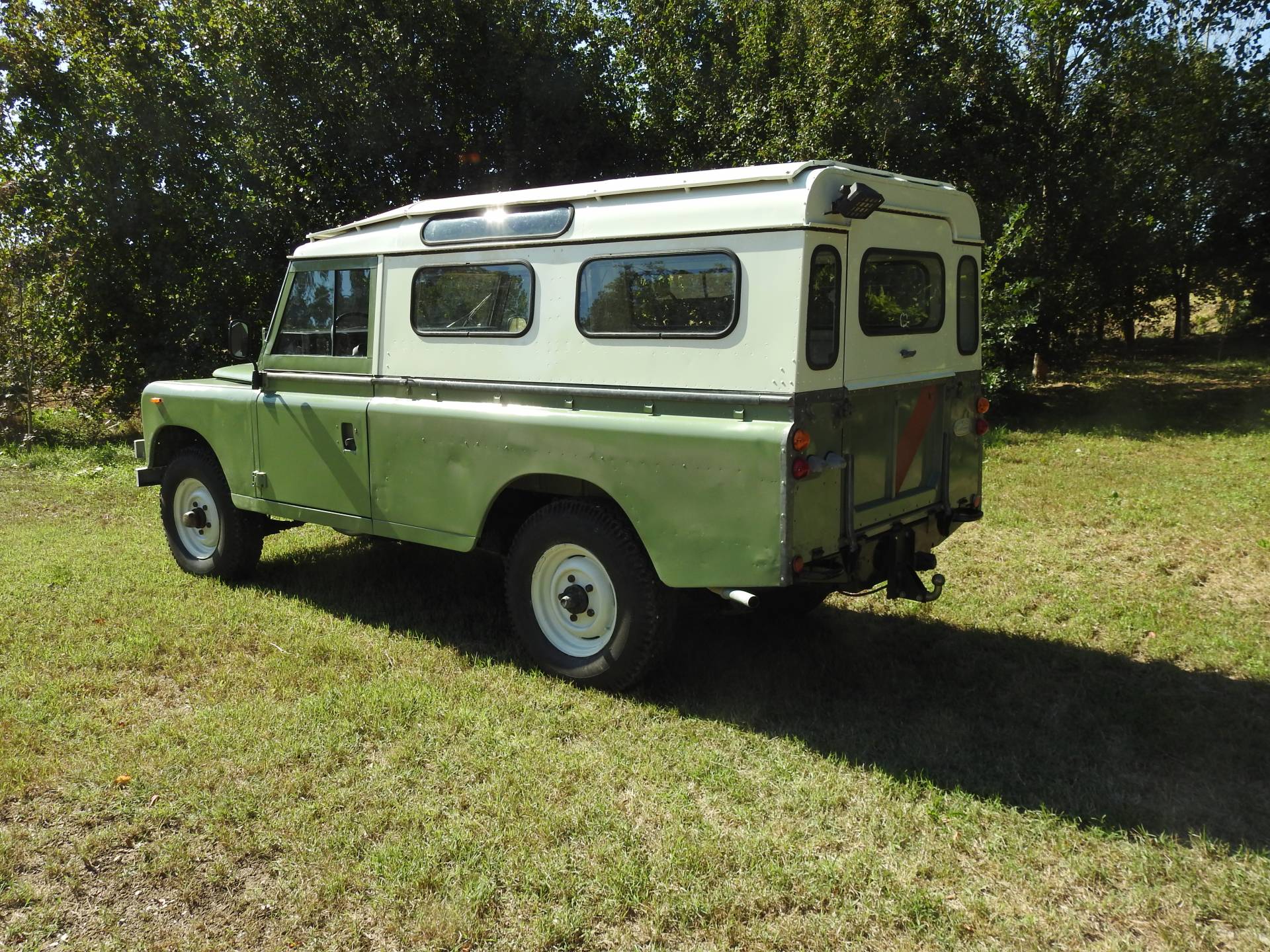 For Sale Land Rover 109 (1981) offered for AUD 38,580