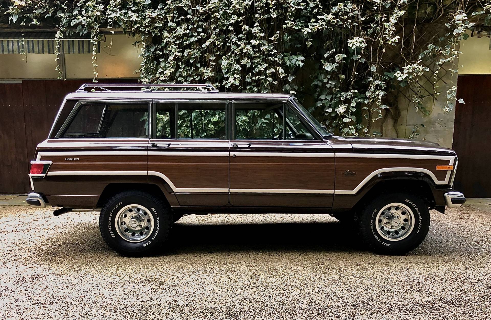 Jeep cherokee wagoneer