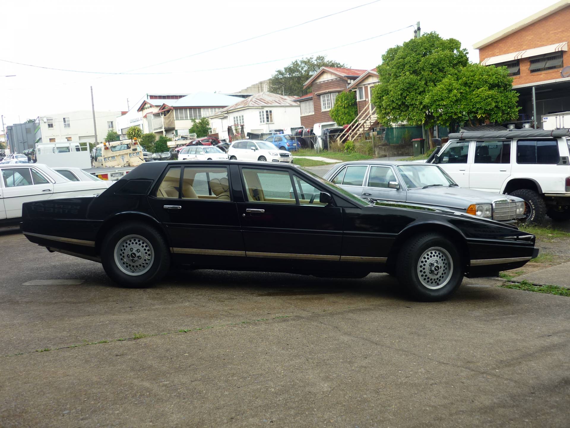 Aston martin lagonda 1982