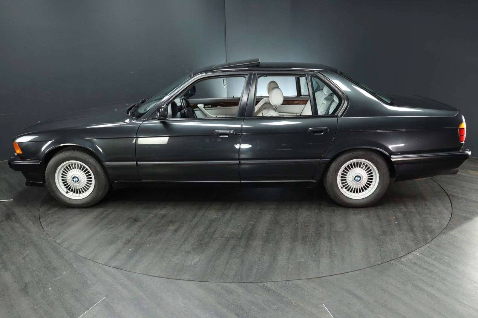 For Sale: BMW 750i (1993) offered for €34,900