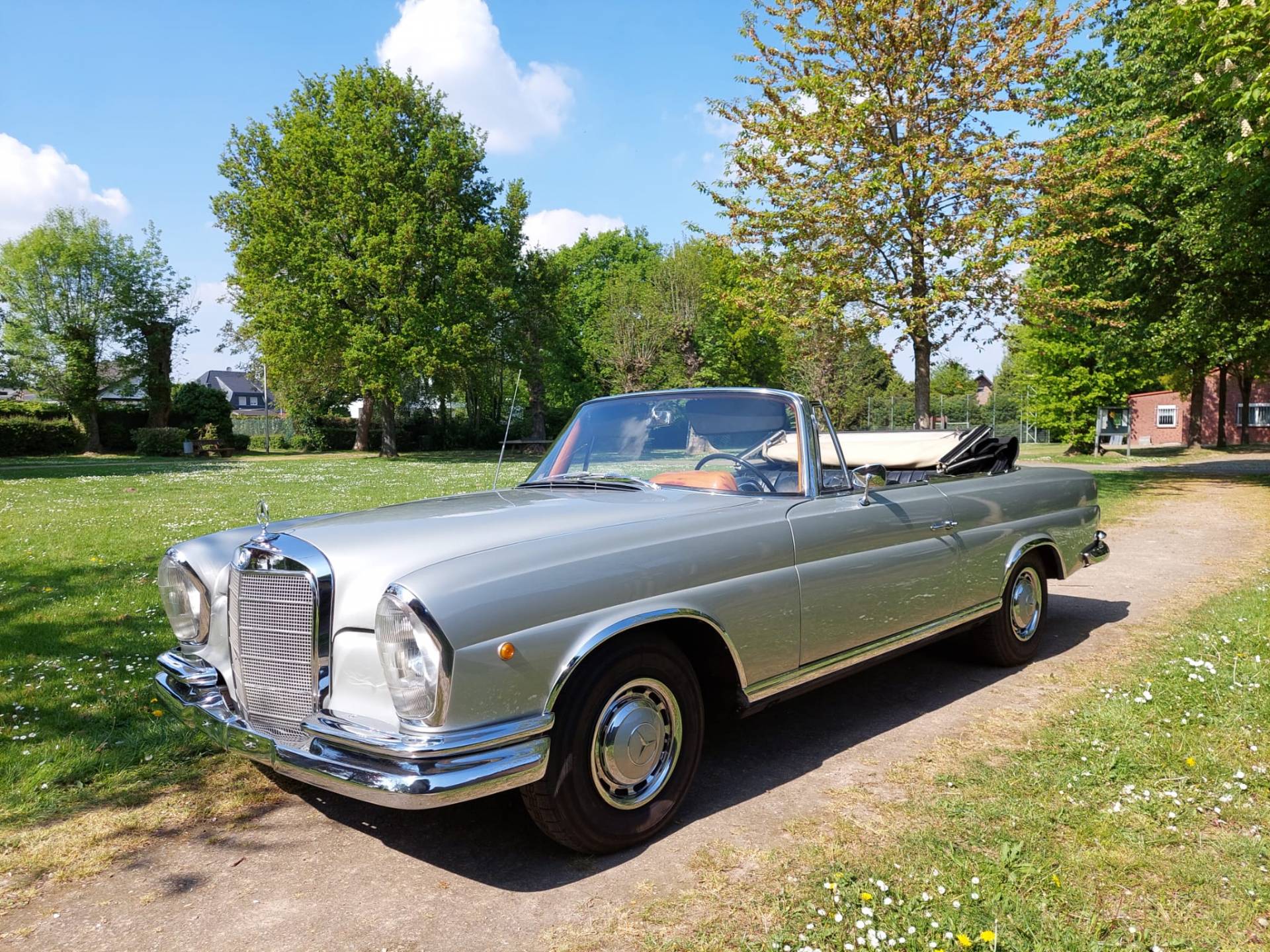Mercedes-Benz 220 SE b