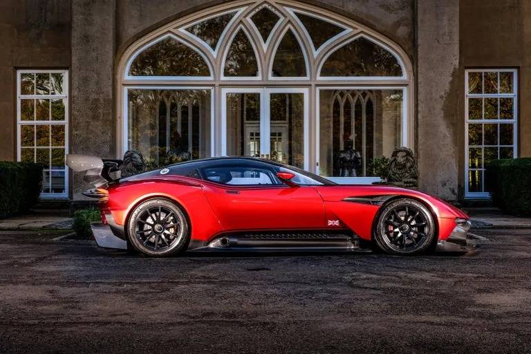 Aston martin vulcan 2016