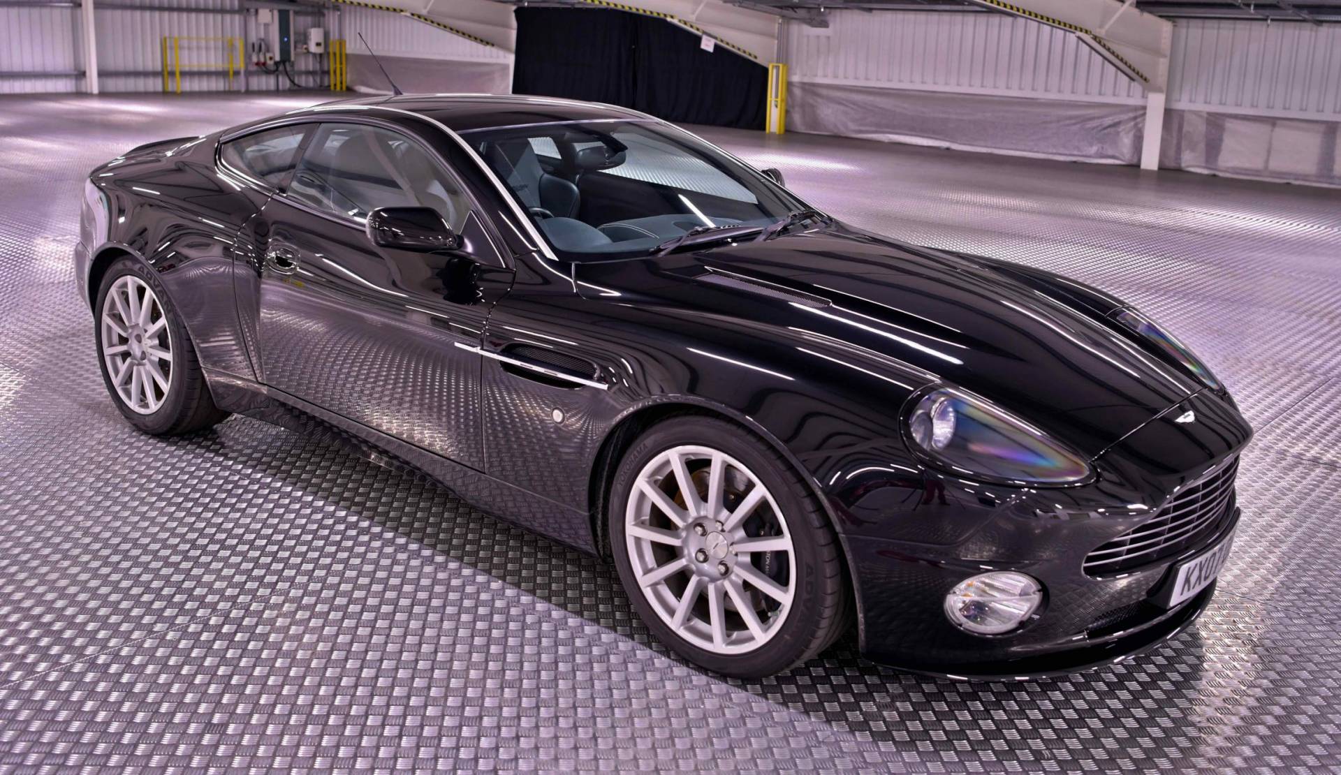 Aston Martin V12 Vanquish S Ultimate Edition