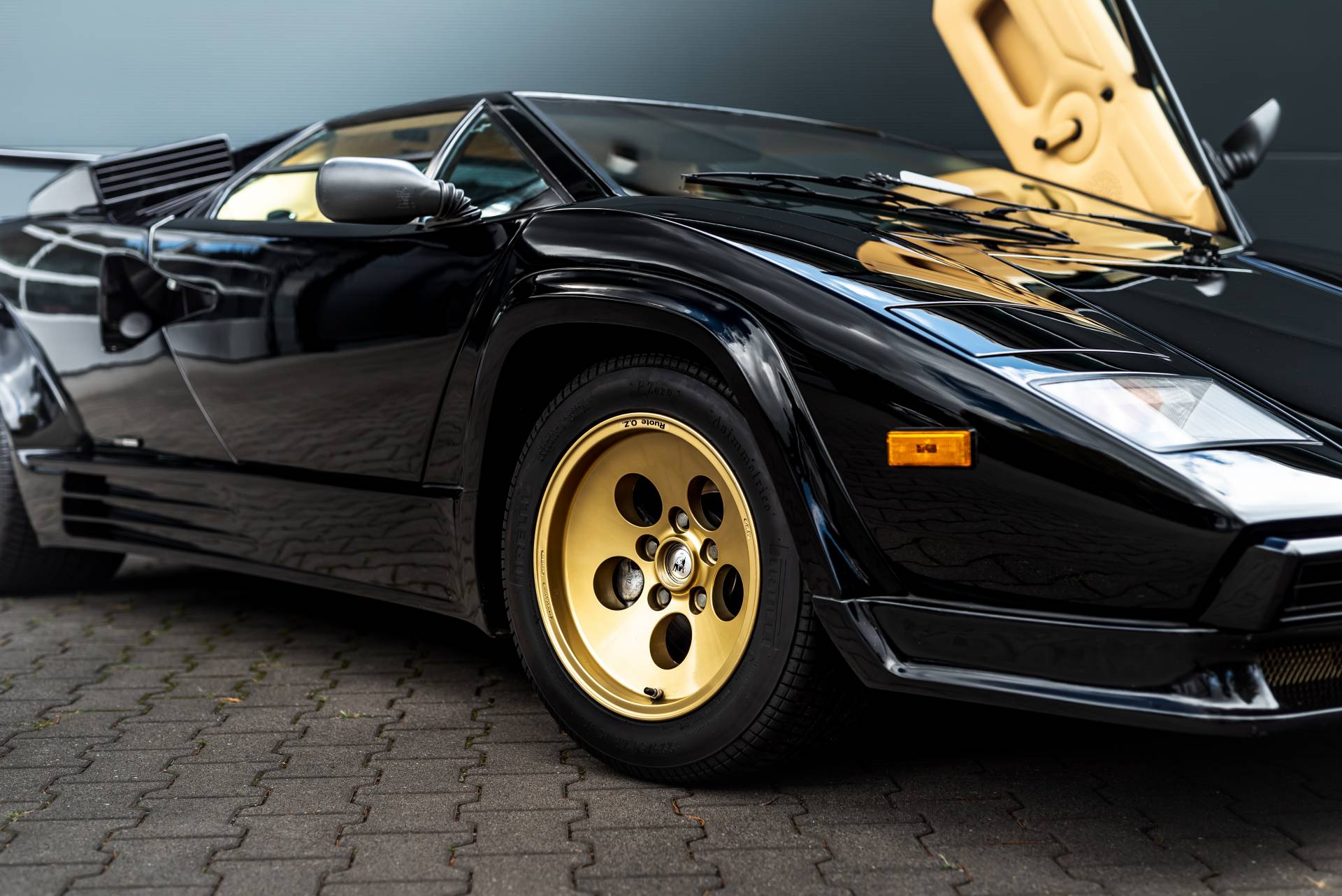 Lamborghini countach lp5000 qv