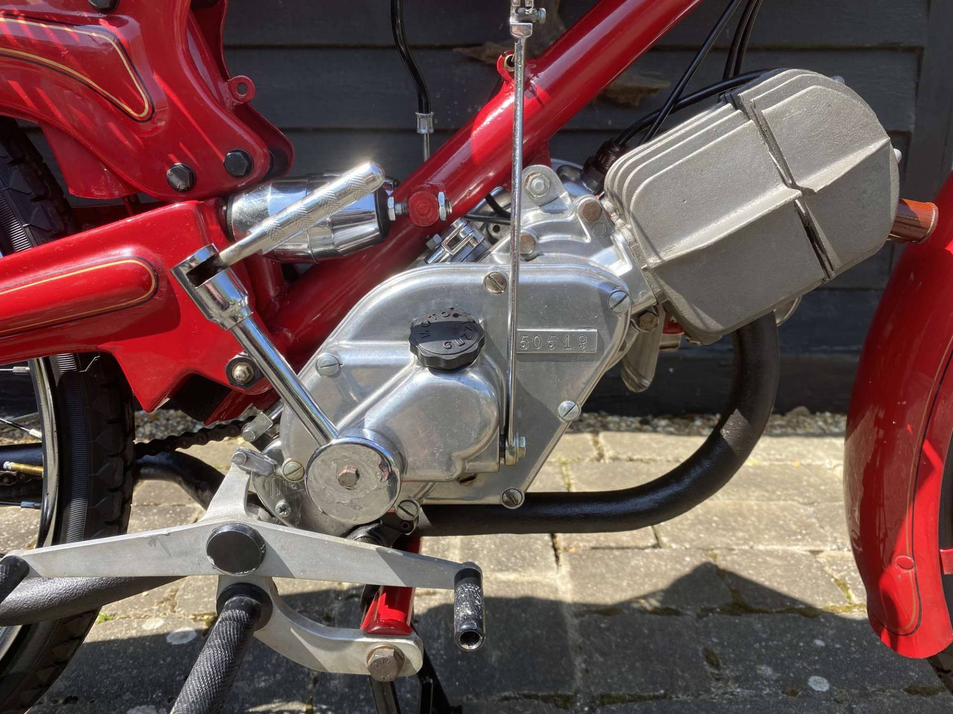 Modell Moto Guzzi 850 T5 1:24 Starline