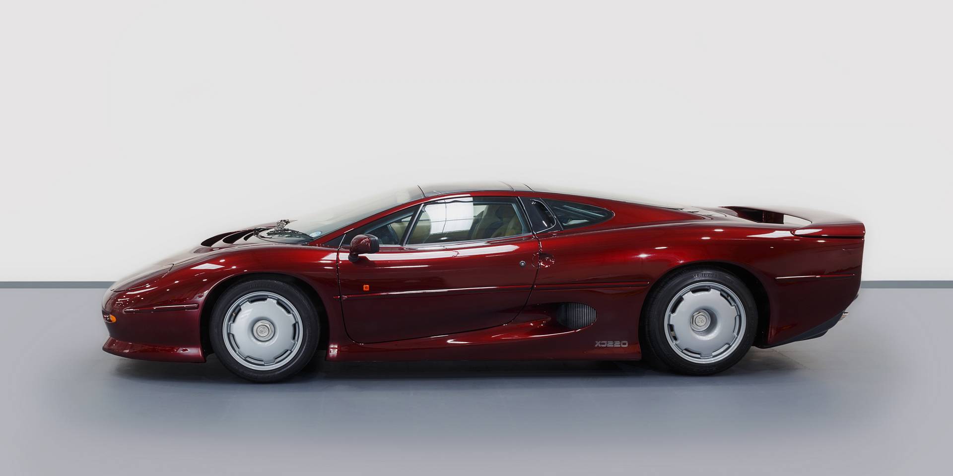 For Sale: Jaguar XJ 220 (1992) offered for GBP 445,000