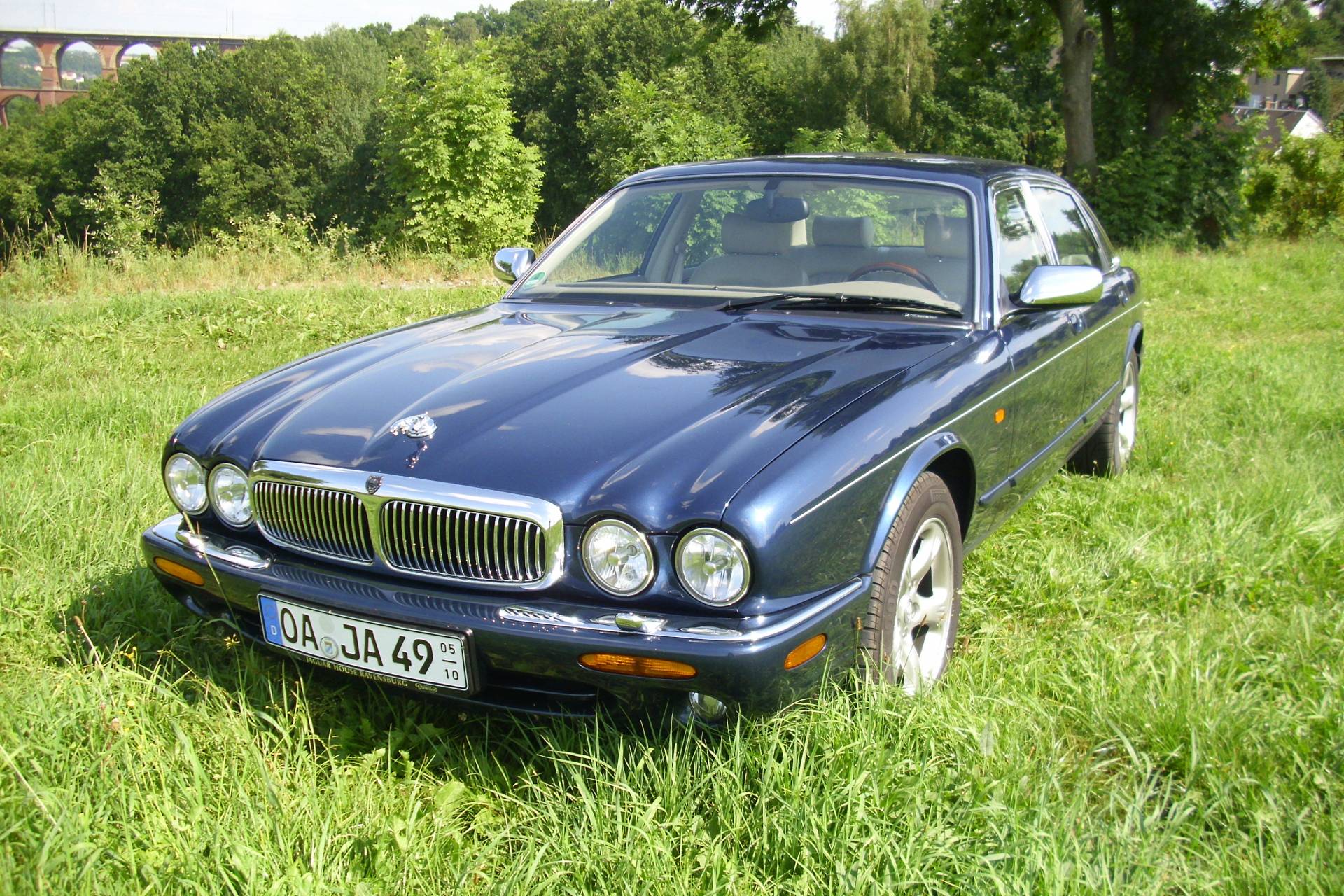 For Sale: Jaguar XJ 8 Sovereign (1999) offered for AUD 44,491