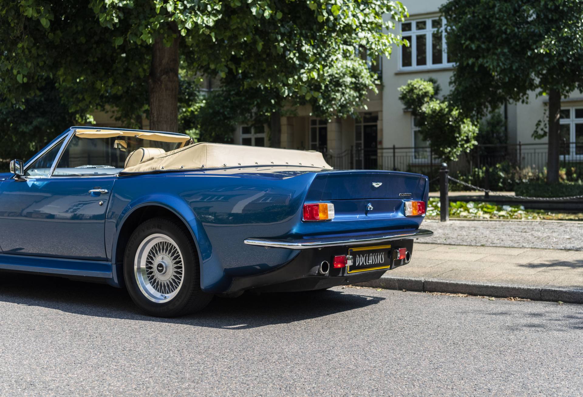 For Sale: Aston Martin V8 Vantage Volante (1980) offered for GBP 179,950