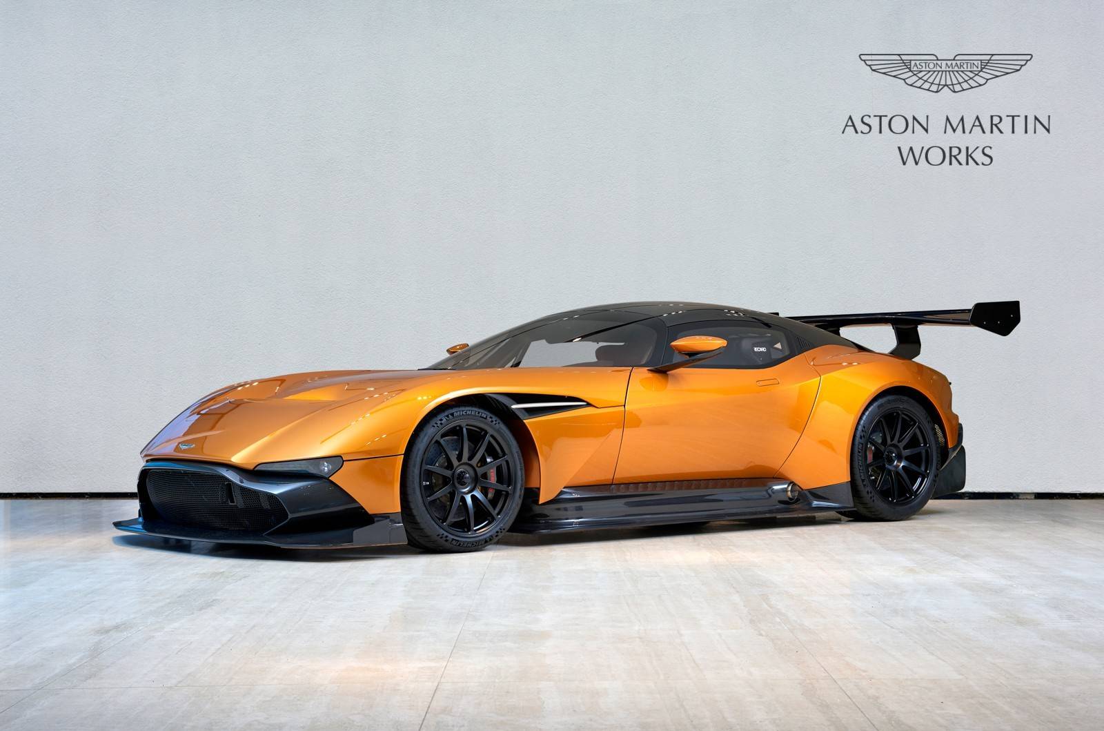 Aston martin vulcan 2016