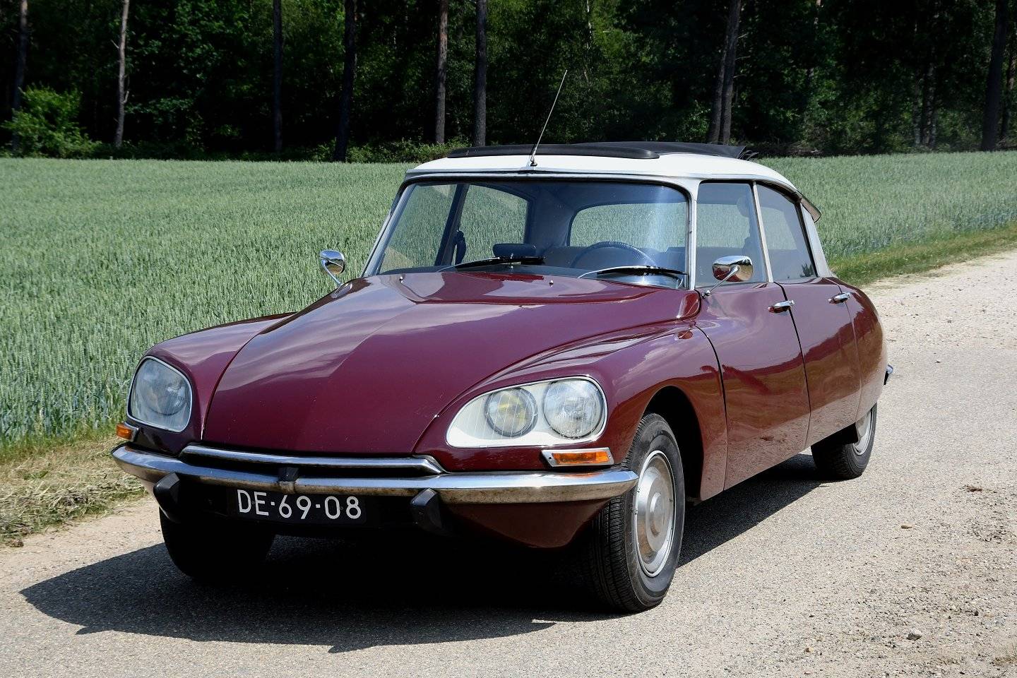 For Sale: Citroën DS 19 (1968) offered for GBP 15,402