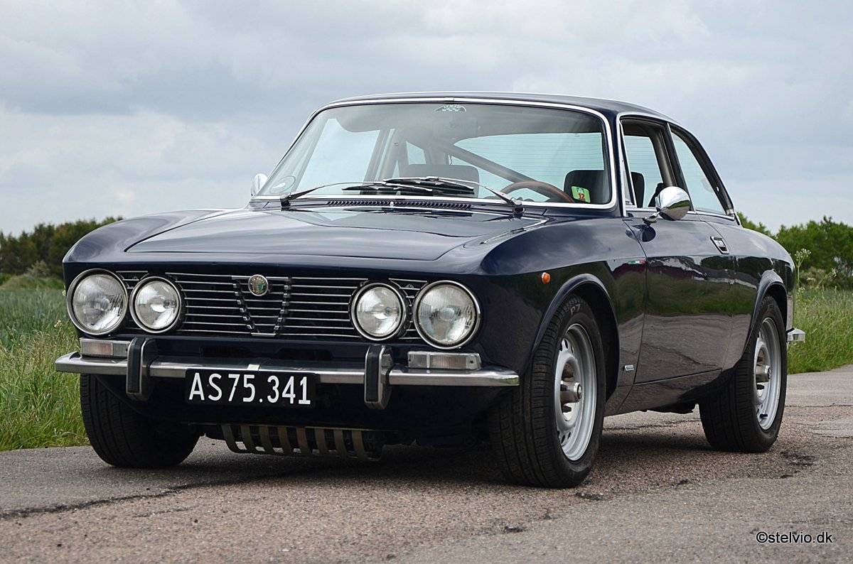 For Sale Alfa Romeo 2000 GT Veloce (1973) offered for GBP 34,926 For Sale Alfa Romeo 2000 GT Veloce (1973) offered for GBP 34,926