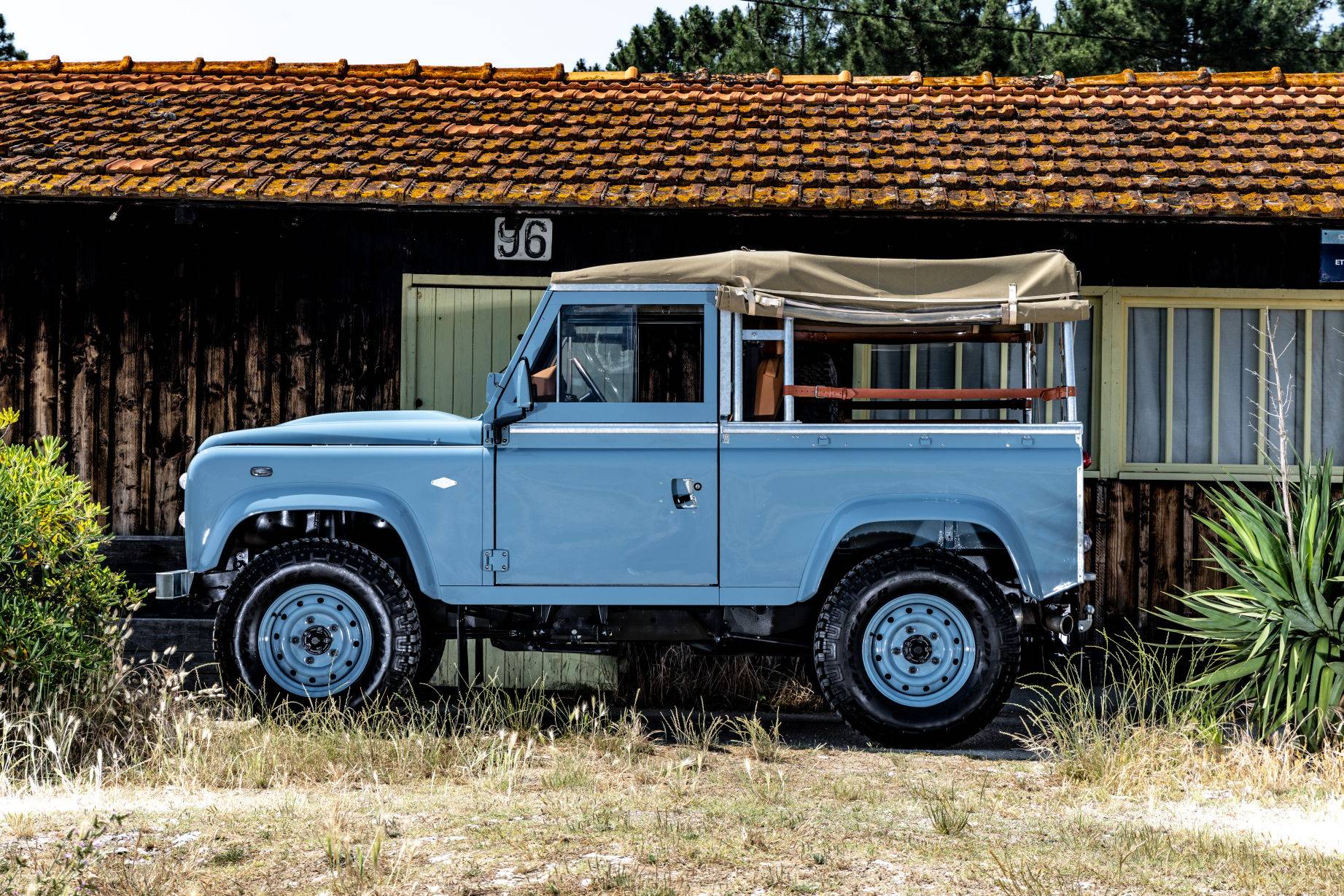 Lot De 4 Miniatures Land Rover – 88, 109, 90 Defender – Échelles 1/400 Et 1/87