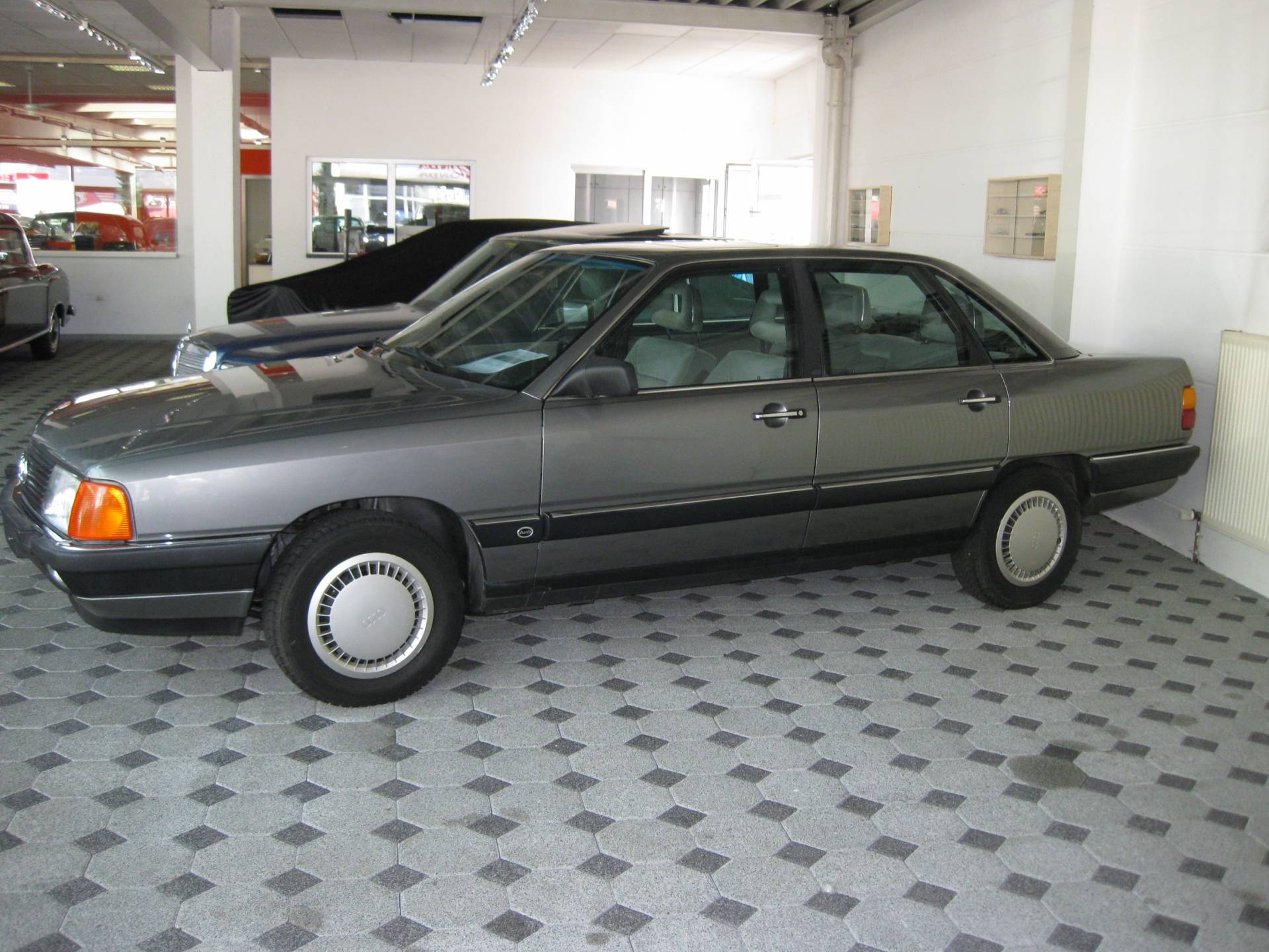 For Sale: Audi 100 - 2.0 (1986) offered for AUD 15,150