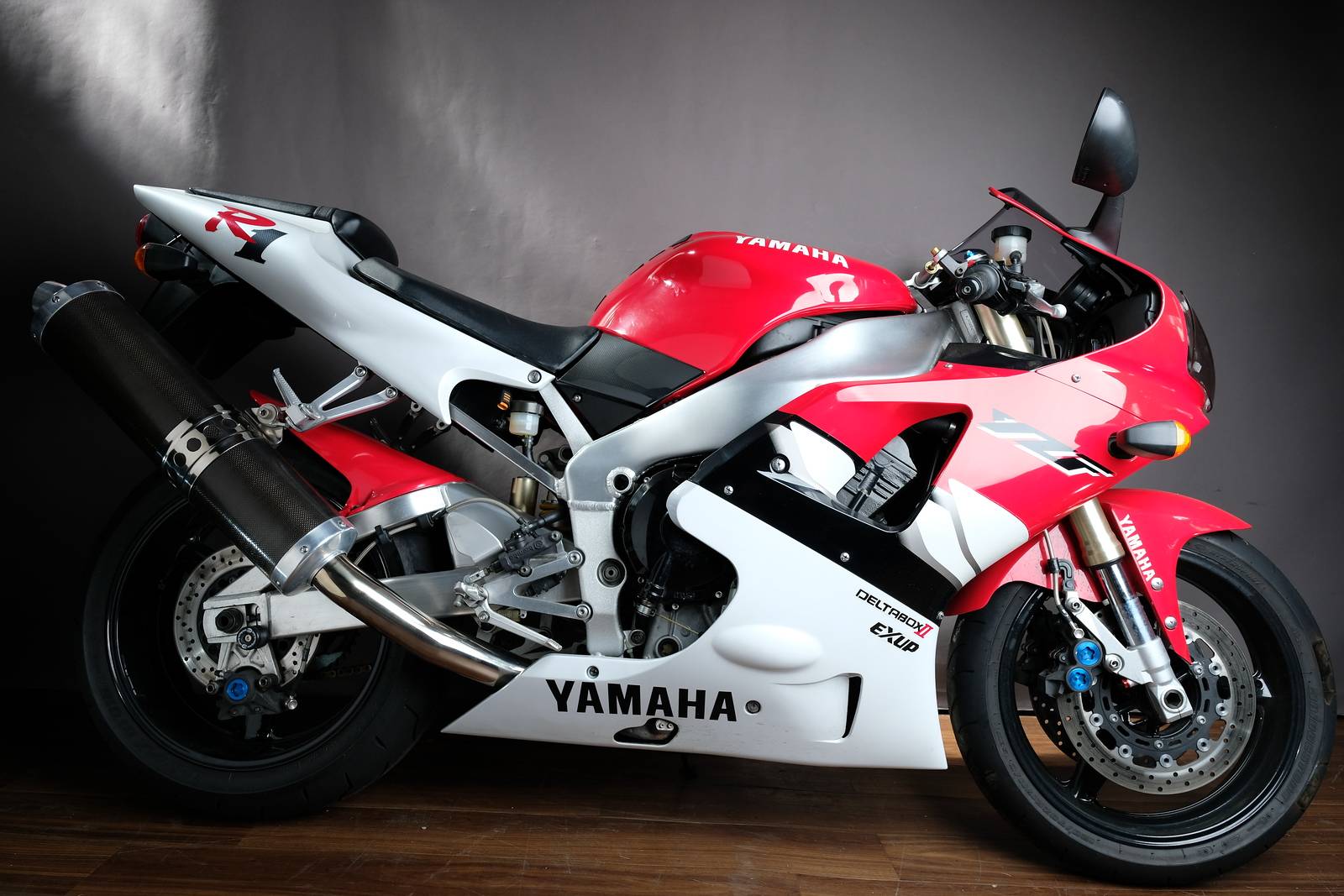 For Sale: Yamaha YZF 750 R7 (2001) offered for £47,500