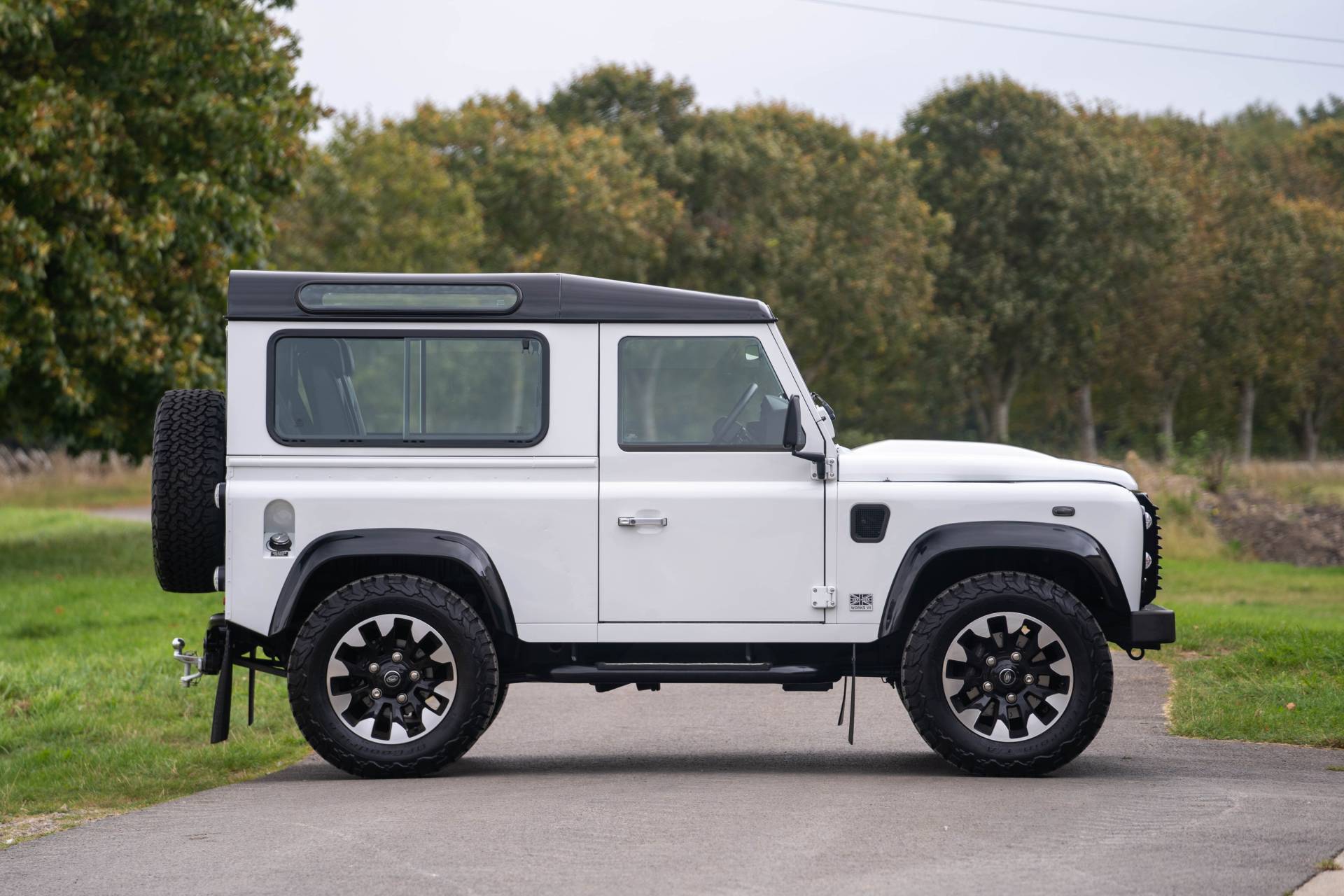 Land rover defender v8