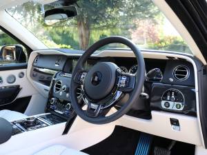 Image 83/100 of Rolls-Royce Cullinan Black Badge (2021)