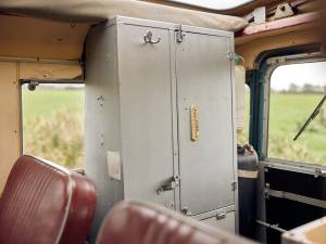 Image 56/69 of Land Rover 109 (1962)
