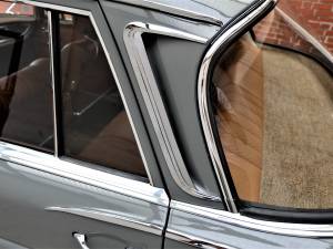 Image 71/89 of Mercedes-Benz 230 S (1967)